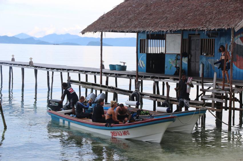 Tauchbasis + Boote, Yenkoranu Homestay+Diving, Indonesien, Allgemein