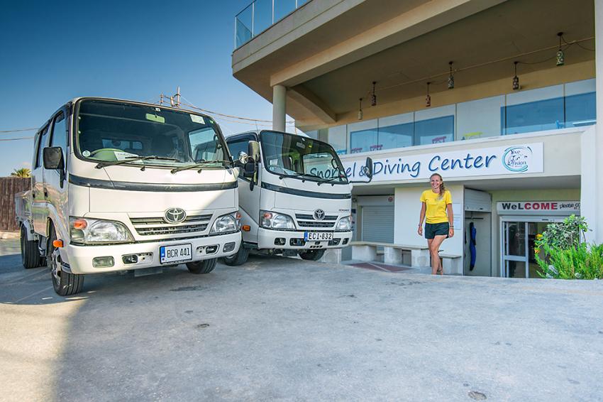 Diving Center mit Trucks, Dive Vision Malta; Dive Center; Malta, Dive Vision Malta, Labranda Riviera Hotel, Malta, Malta - Hauptinsel