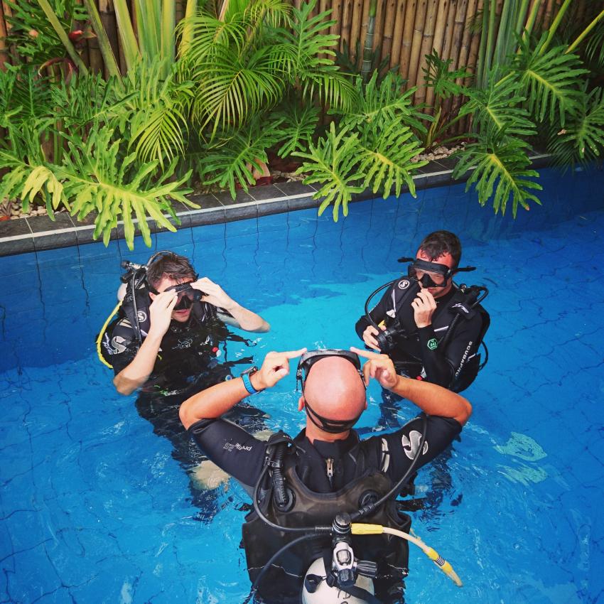 Confined water training, Tabanka Divers, El Nido, Palawan, Philippinen