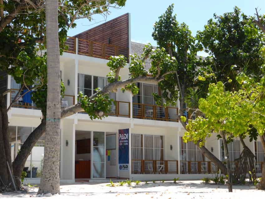 Athiri Beach Basis und Hotel, Medhufushi, Diving Center Werner Lau, Meemu Atoll, Malediven