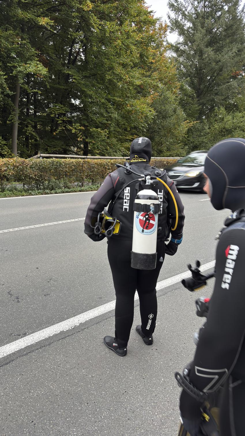 Über die Straße, Sorpesee, Deutschland, Nordrhein-Westfalen