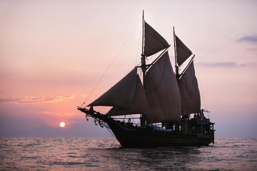 Al Isra Komodo Liveboard Cruise, Al Isra Piratenschiff, Indonesien
