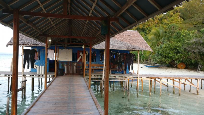 Ausblick vom Restaurant zur Tauchbasis, Yenkoranu Homestay+Diving, Indonesien, Allgemein