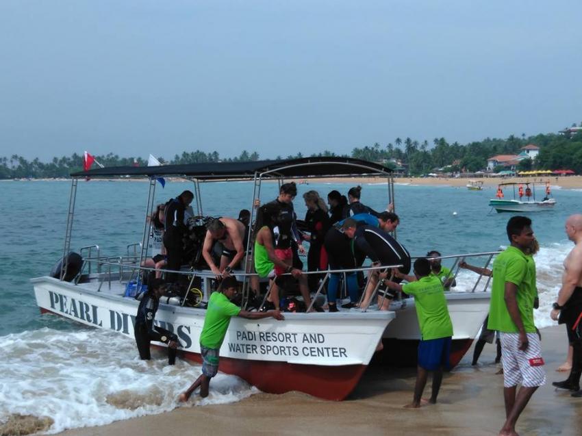Pearl Divers and Water Sport Centre, Sri Lanka
