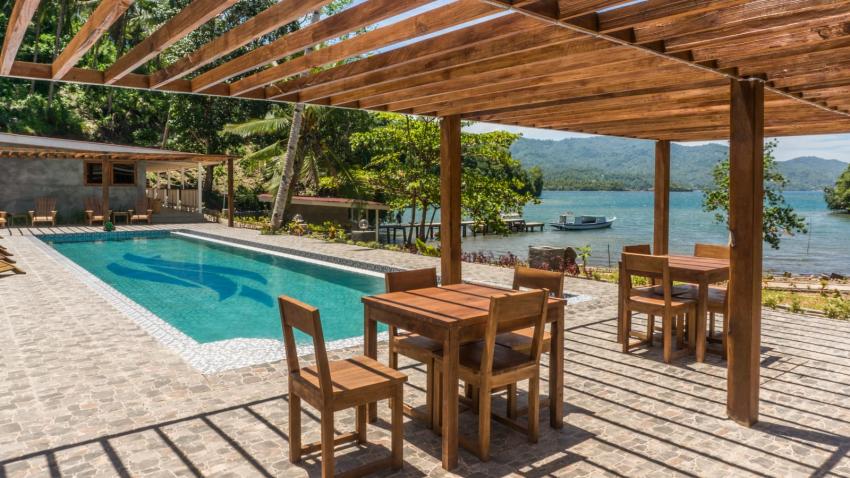 Terrasse und Schwimmbad Lembeh, Thalassa Dive Resorts Indonesia, Indonesien, Sulawesi