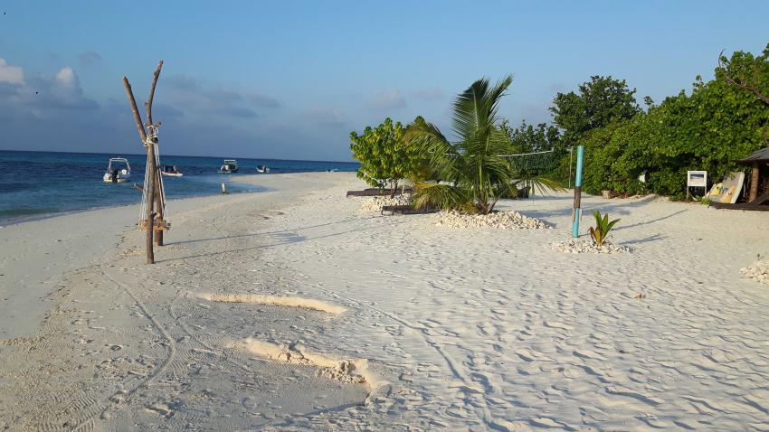 Am Bikini-Beach, Shamar Divers Maamigili, Malediven