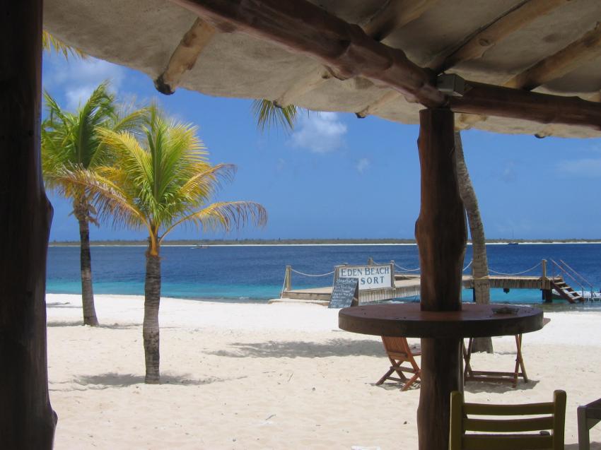 Bar von Eden Beach mit Blick auf Klein Bonaire